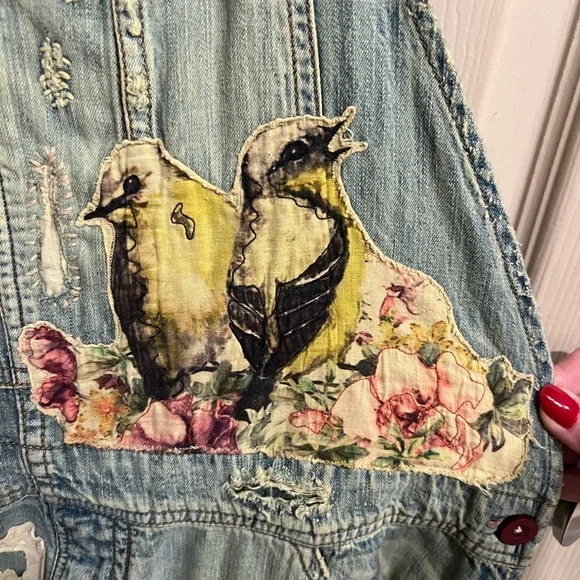 Magnolia Pearl Distressed Floral Denim Jumpsuit appliqué one size OSFM - Picture 7 of 11